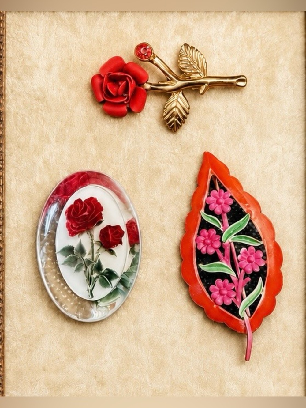Vintage Brooches Women’s Jewelry Floral designs.